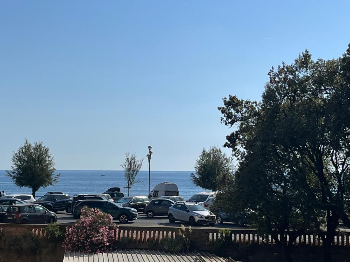 Appartamento Aria Di Mare Levanto Exterior foto